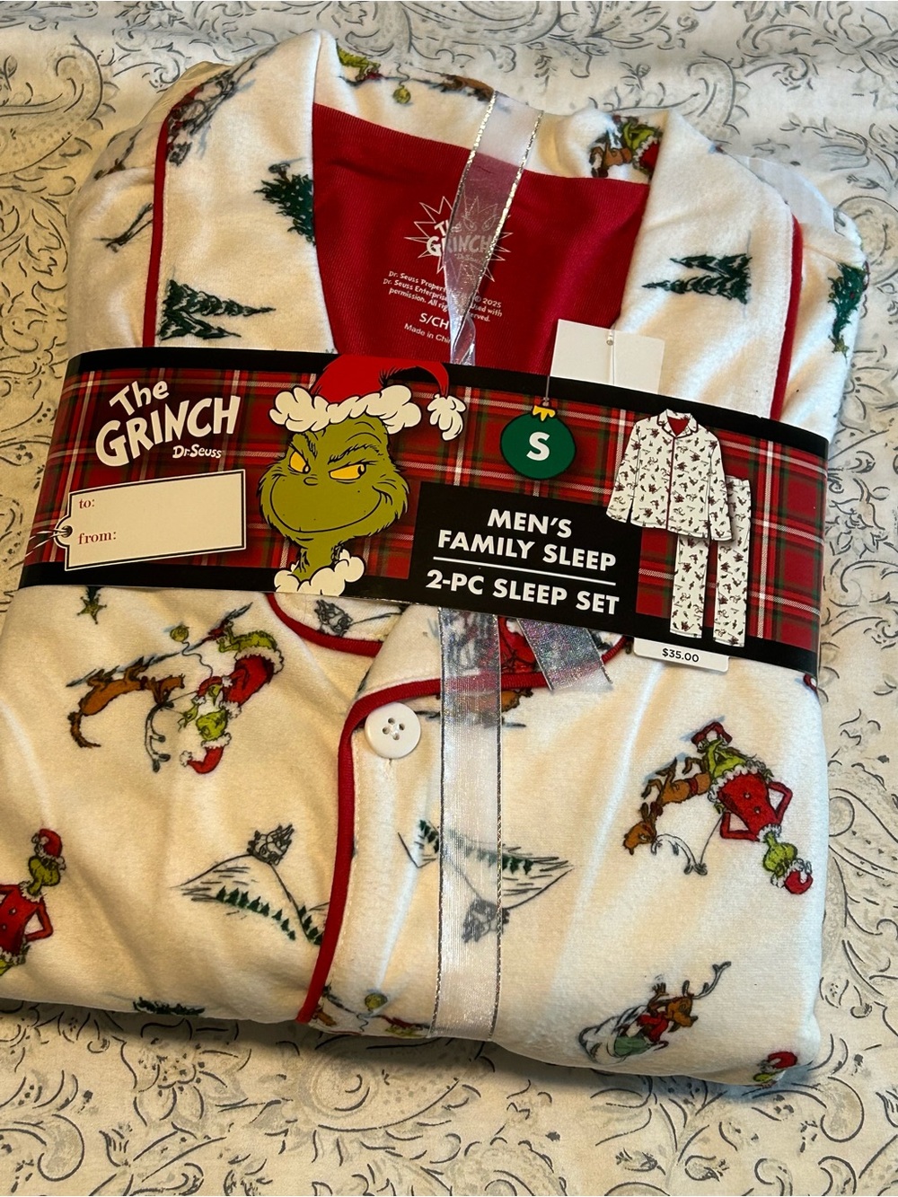 NWT Adult The Grinch pajama set - Size small